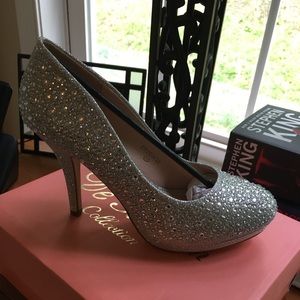 SOLD Gorgeous sequin heels